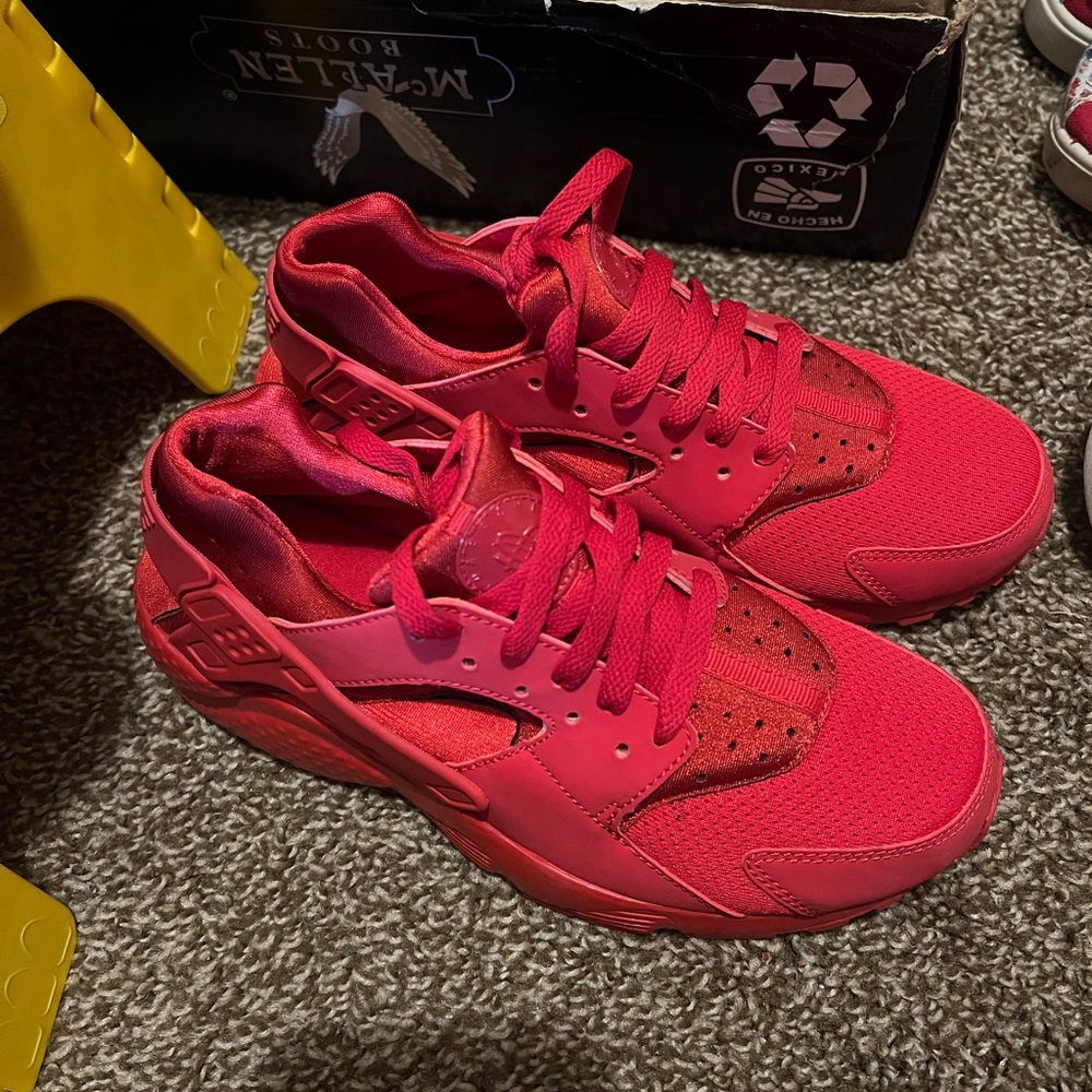 Huaraches boys 6 run small so would fit a Womens 7 1/2
